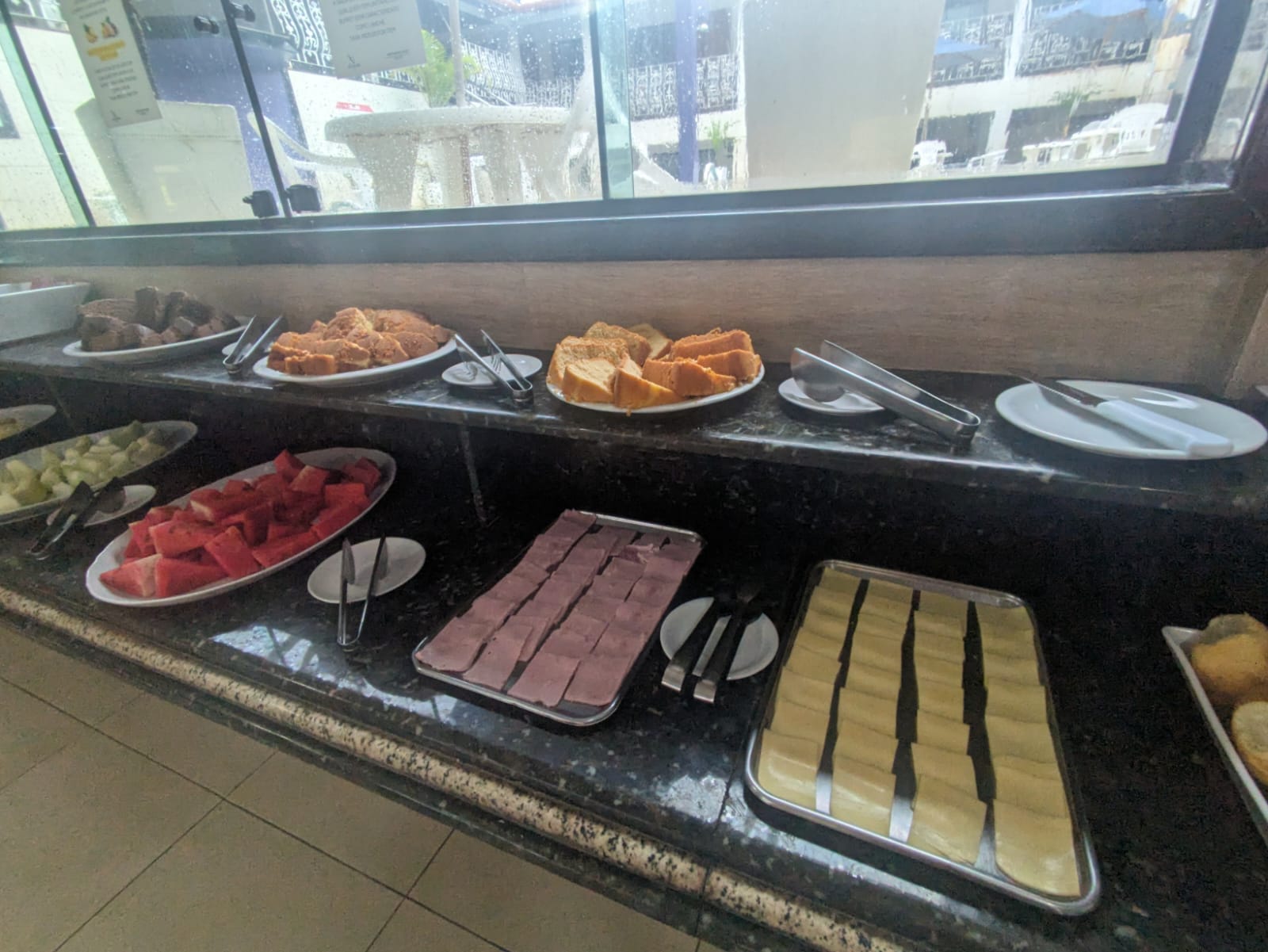 Paes do cafe da manha do Happy Hotel Ancoradouro
